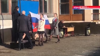 Церемония поднятия флага в школах