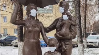 В Кемерове на памятники надели маски