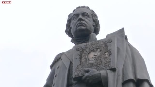 Цветы к памятнику М.И. Кутузову