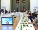 Губернатор поздравил женщин накануне 8 марта