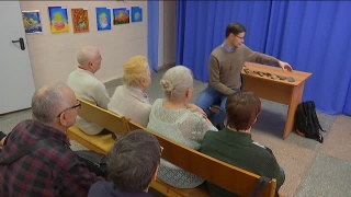 Музейные экспонаты в гостях в Обществе слепых