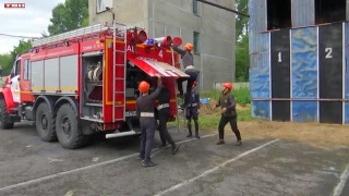 Слаженные действия команд пожарных