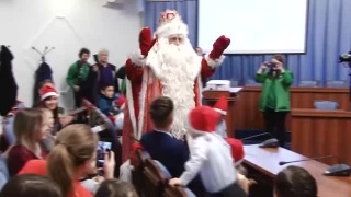 Дед Мороз путешествует по стране