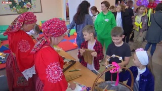 Шумный праздник - день рождения Петрушки