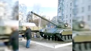 Помыли и покрасили памятники