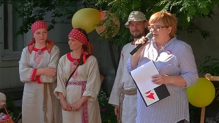 Рябиновый дворик у библиотеки Лихачева