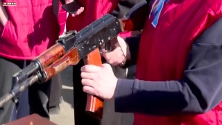 Волонтеры и студенты в роли санитаров